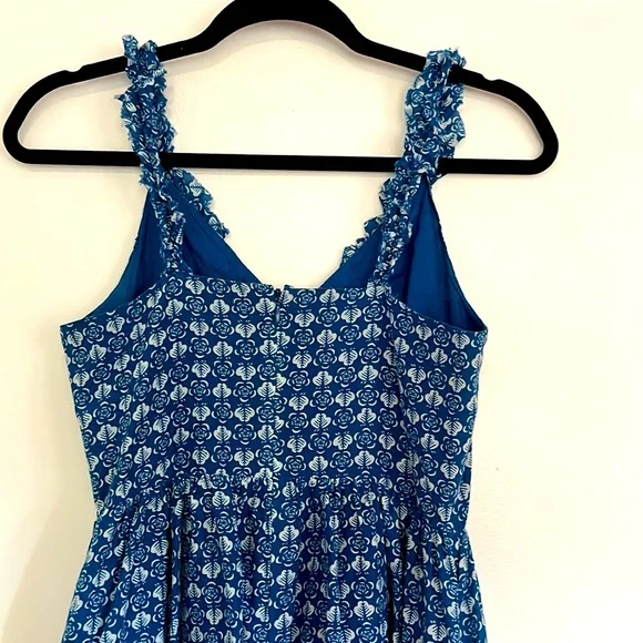 Banana republic heritage collection cocktail tea dress. Size 4P. Blue and white. - Picture 4 of 5